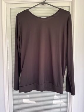 Women's Long Sleeve Scoop Neck Top with cute back -Black